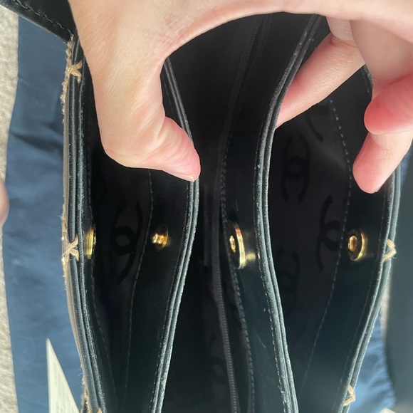 Preloved Chanel leather stitched handbag with full set - Picture 7 of 17